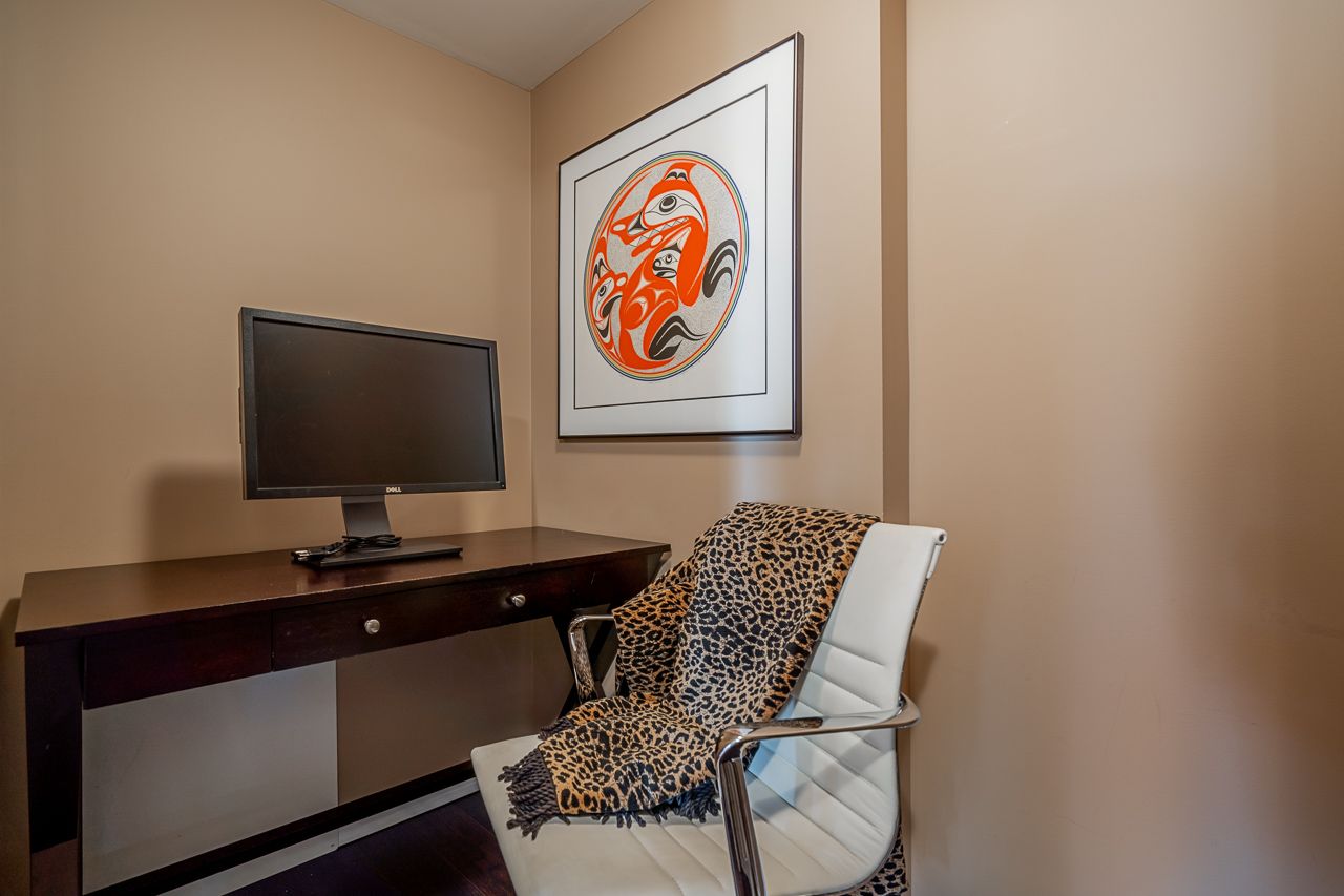 21-unit-1606-1199-marinaside-crescent-vancouver-24 at 1606 - 1199 Marinaside Crescent, Yaletown, Vancouver West