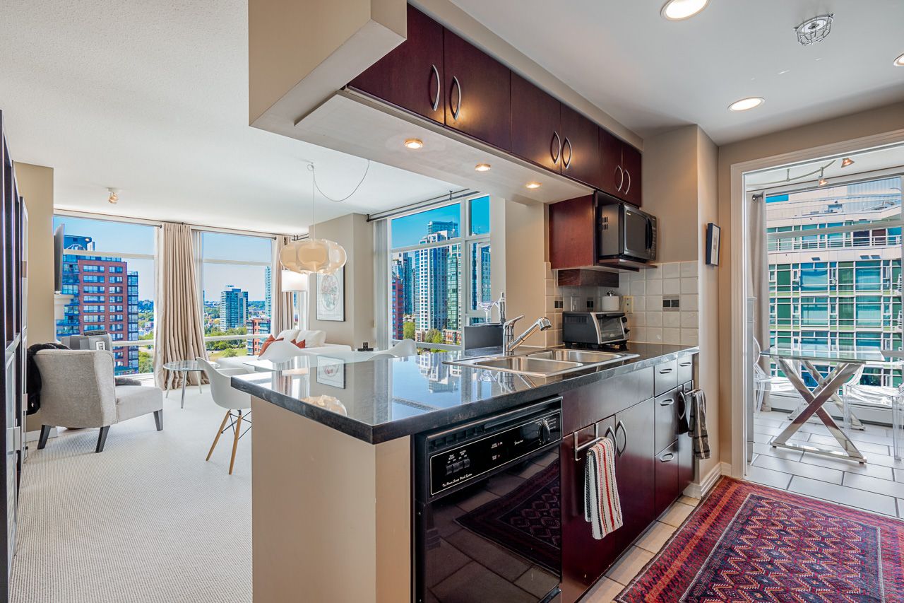 9-unit-1606-1199-marinaside-crescent-vancouver-16 at 1606 - 1199 Marinaside Crescent, Yaletown, Vancouver West