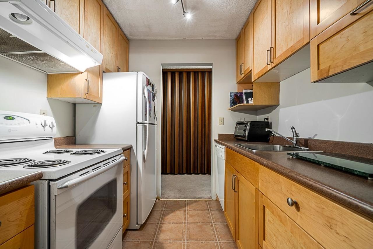 7426-138-street-east-newton-surrey-07 at 214 - 7426 138 Street, East Newton, Surrey