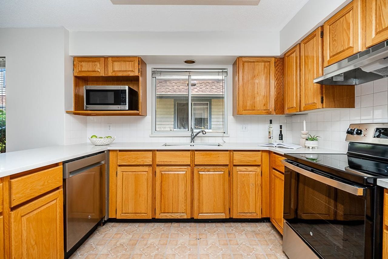 9978-151-street-guildford-north-surrey-06 at 113 - 9978 151 Street, Guildford, North Surrey