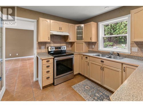 3281-juniper-drive-naramata-village-naramata-10 at 3281 Juniper Drive, Naramata Village, Naramata 3281-juniper-drive-naramata-village-naramata-10 at 3281 Juniper Drive, Naramata Village, Naramata