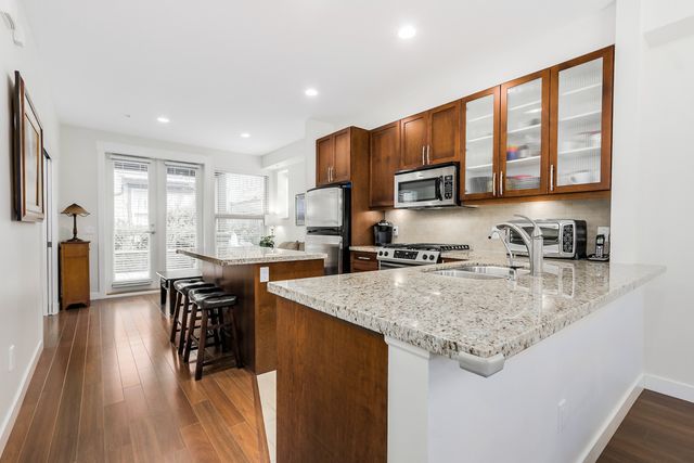 60338 at 11 - 307 15th Street East, Central Lonsdale, North Vancouver