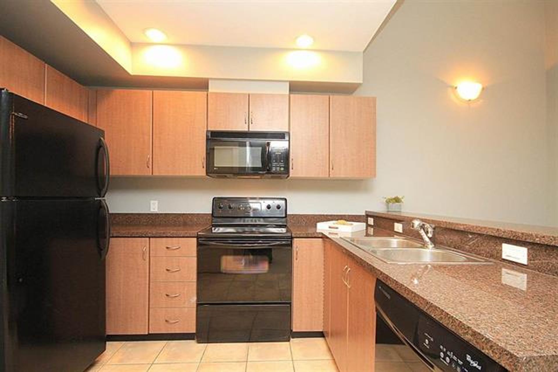 61073 at 304 - 118 22nd Street West, Central Lonsdale, North Vancouver