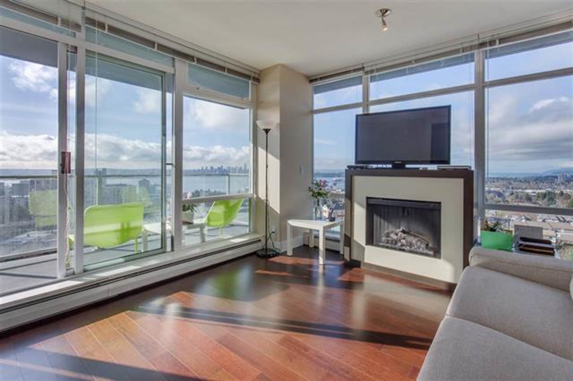 61103 at 1003 - 1320 Chesterfield Avenue, Central Lonsdale, North Vancouver