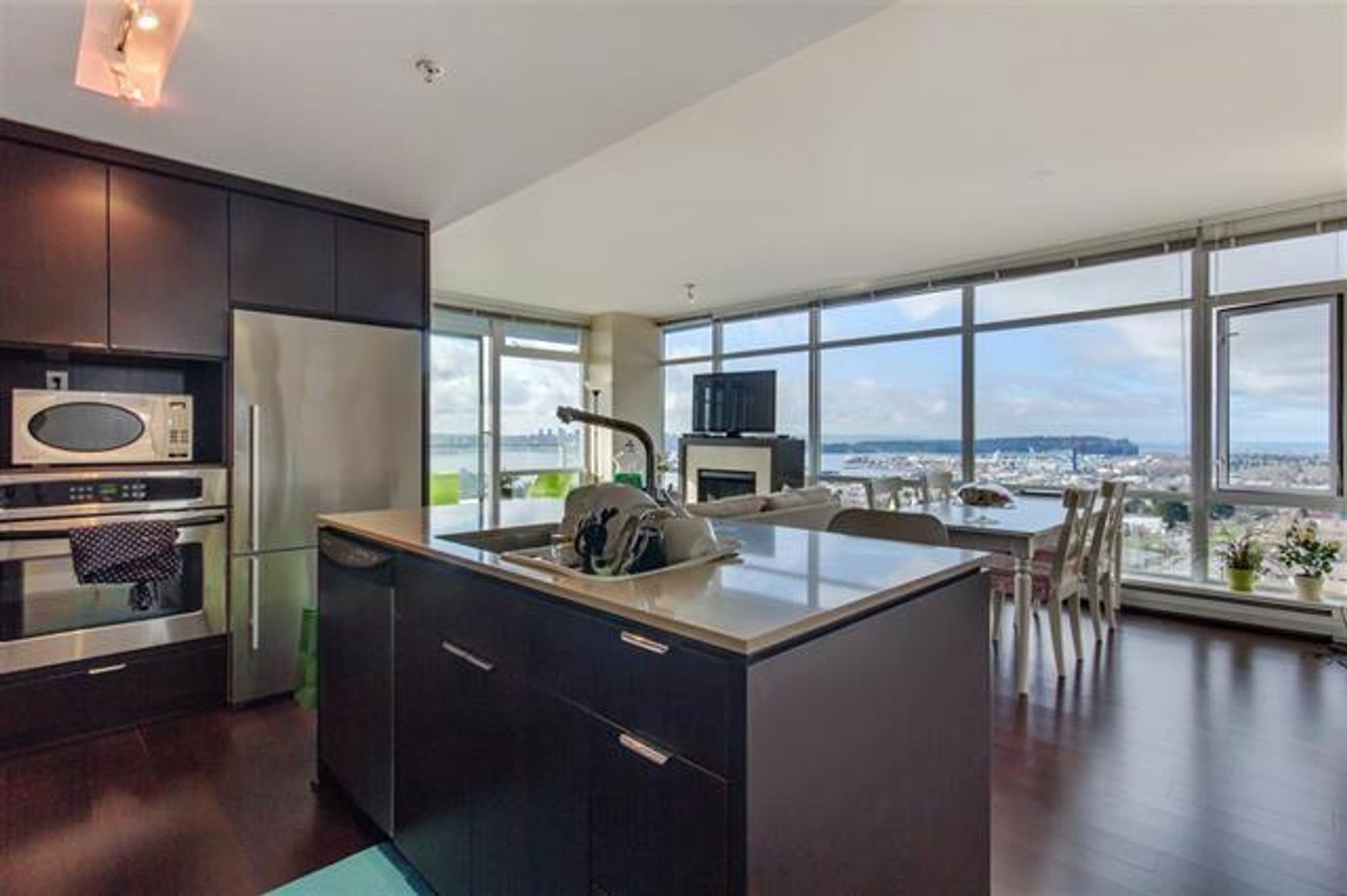 61112 at 1003 - 1320 Chesterfield Avenue, Central Lonsdale, North Vancouver