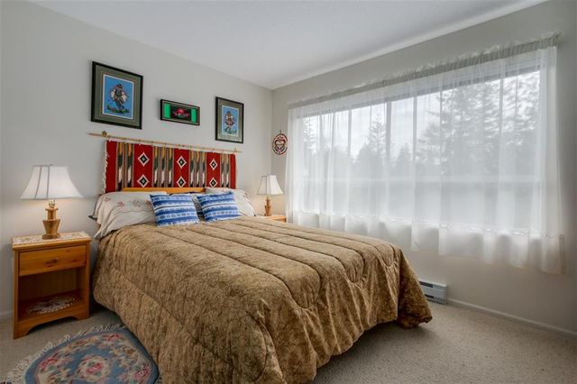 61168 at 402 - 3680 Banff Court, Northlands, North Vancouver