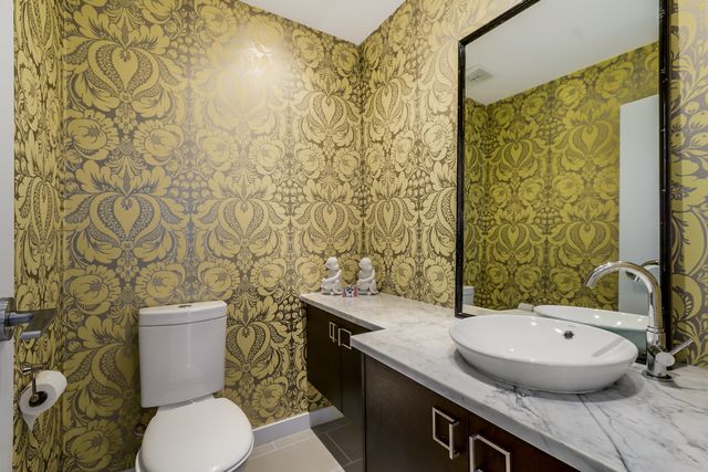 60466 at 256 5th Street West, Lower Lonsdale, North Vancouver