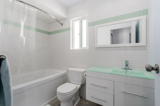 60496 at 256 5th Street West, Lower Lonsdale, North Vancouver