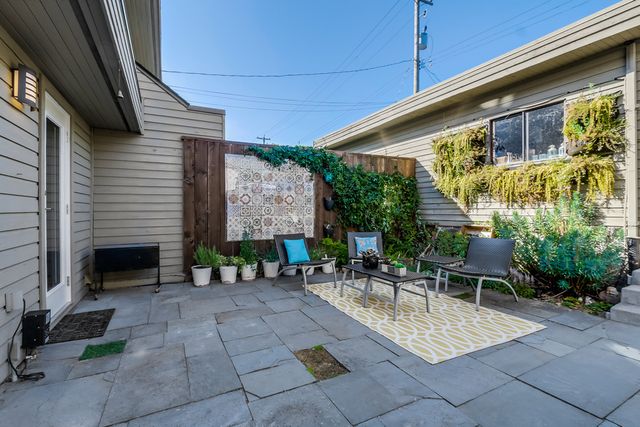 60505 at 256 5th Street West, Lower Lonsdale, North Vancouver