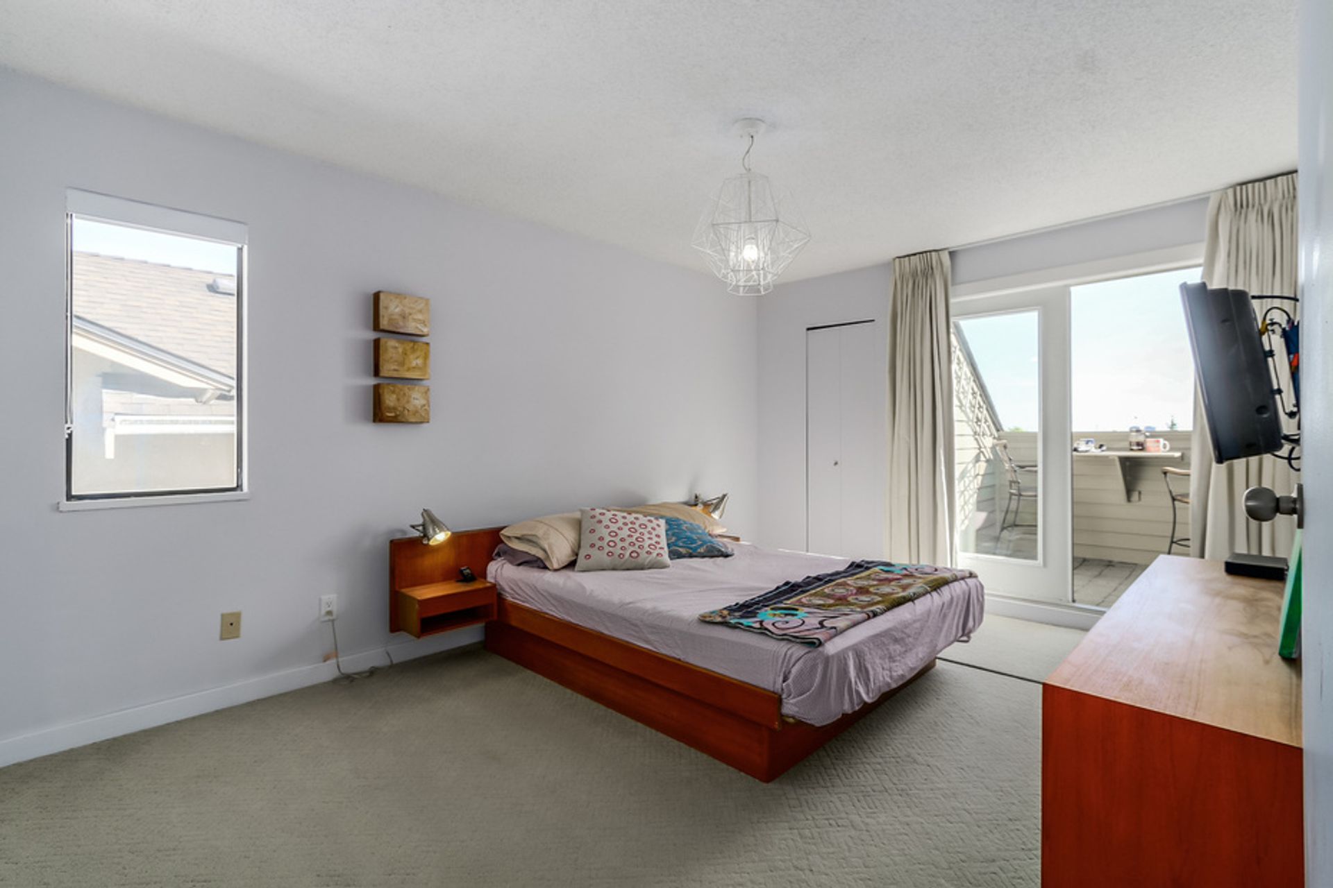 60471 at 256 5th Street West, Lower Lonsdale, North Vancouver