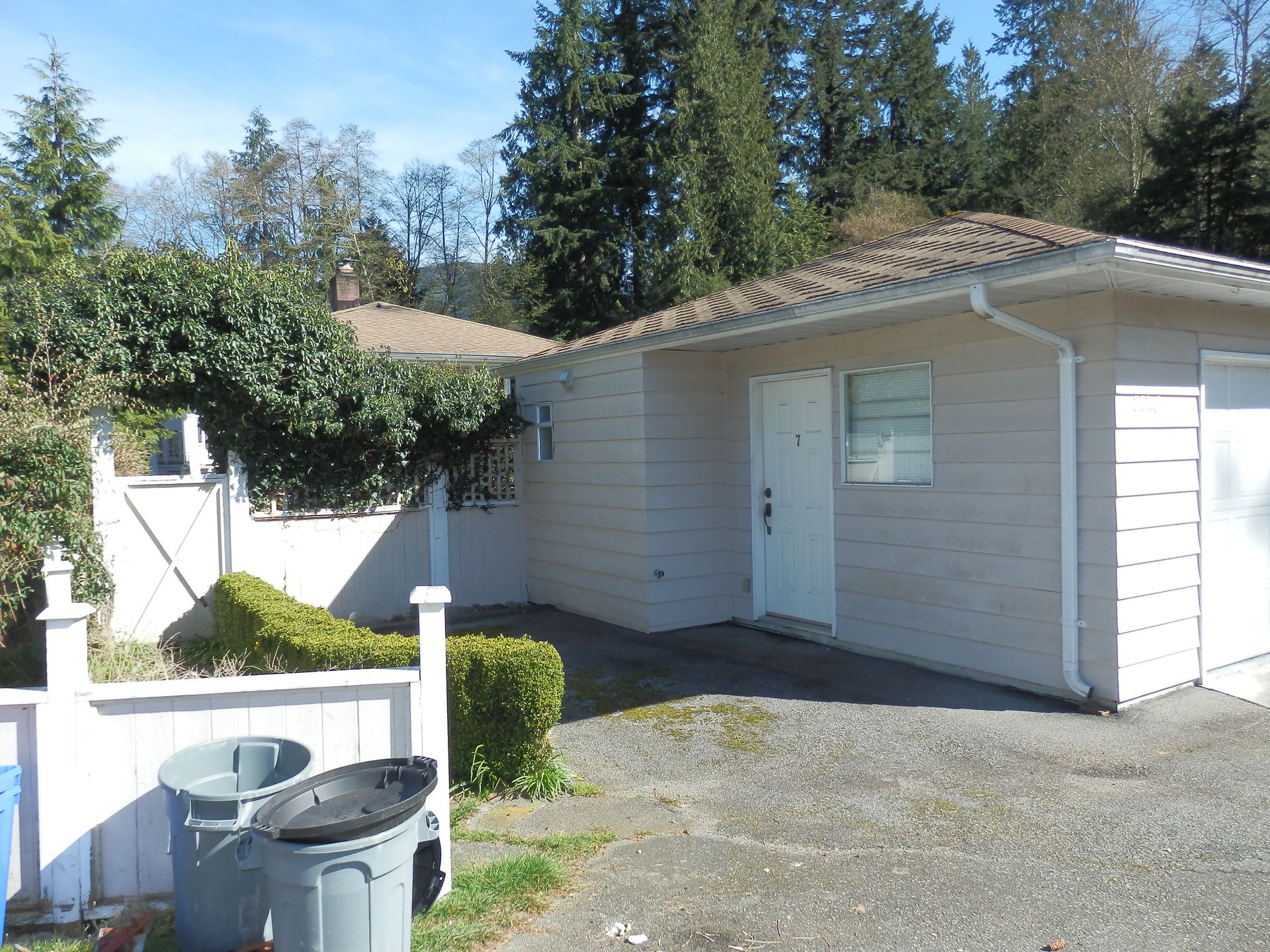 60699 at 3045 Elizabeth Way, North Vancouver