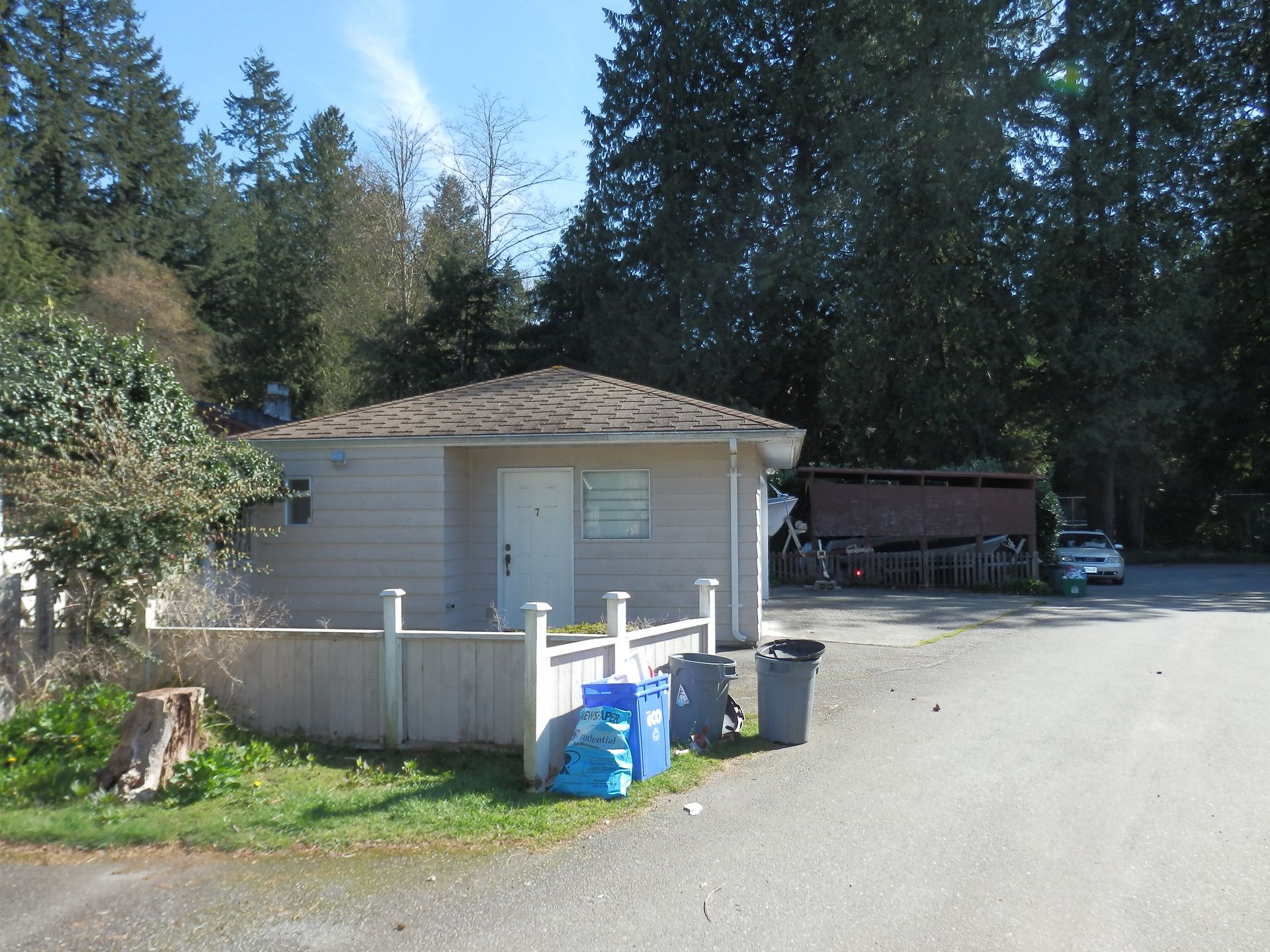 60702 at 3045 Elizabeth Way, North Vancouver