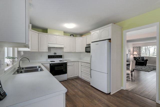 60746 at 854 11th Street E, North Vancouver