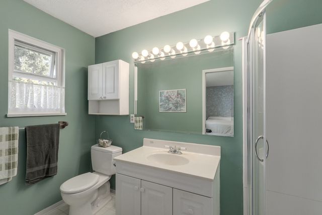 60761 at 854 11th Street E, North Vancouver