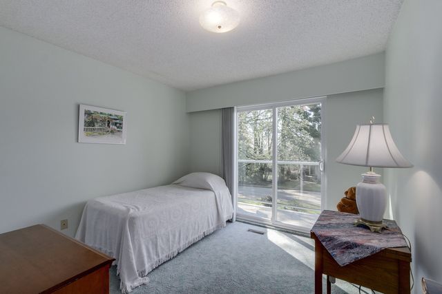 60764 at 854 11th Street E, North Vancouver