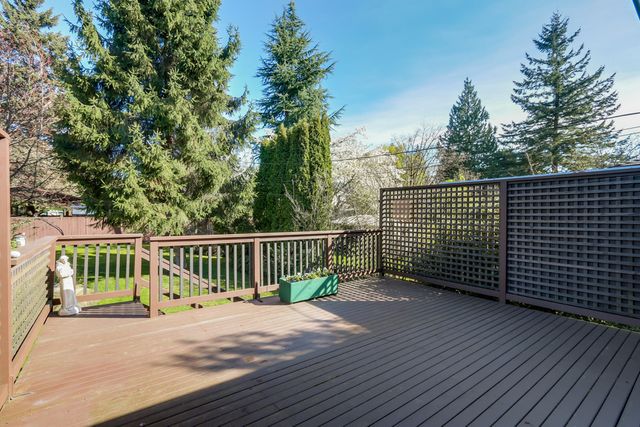 60779 at 854 11th Street E, North Vancouver