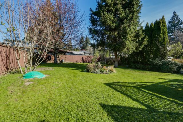 60782 at 854 11th Street E, North Vancouver