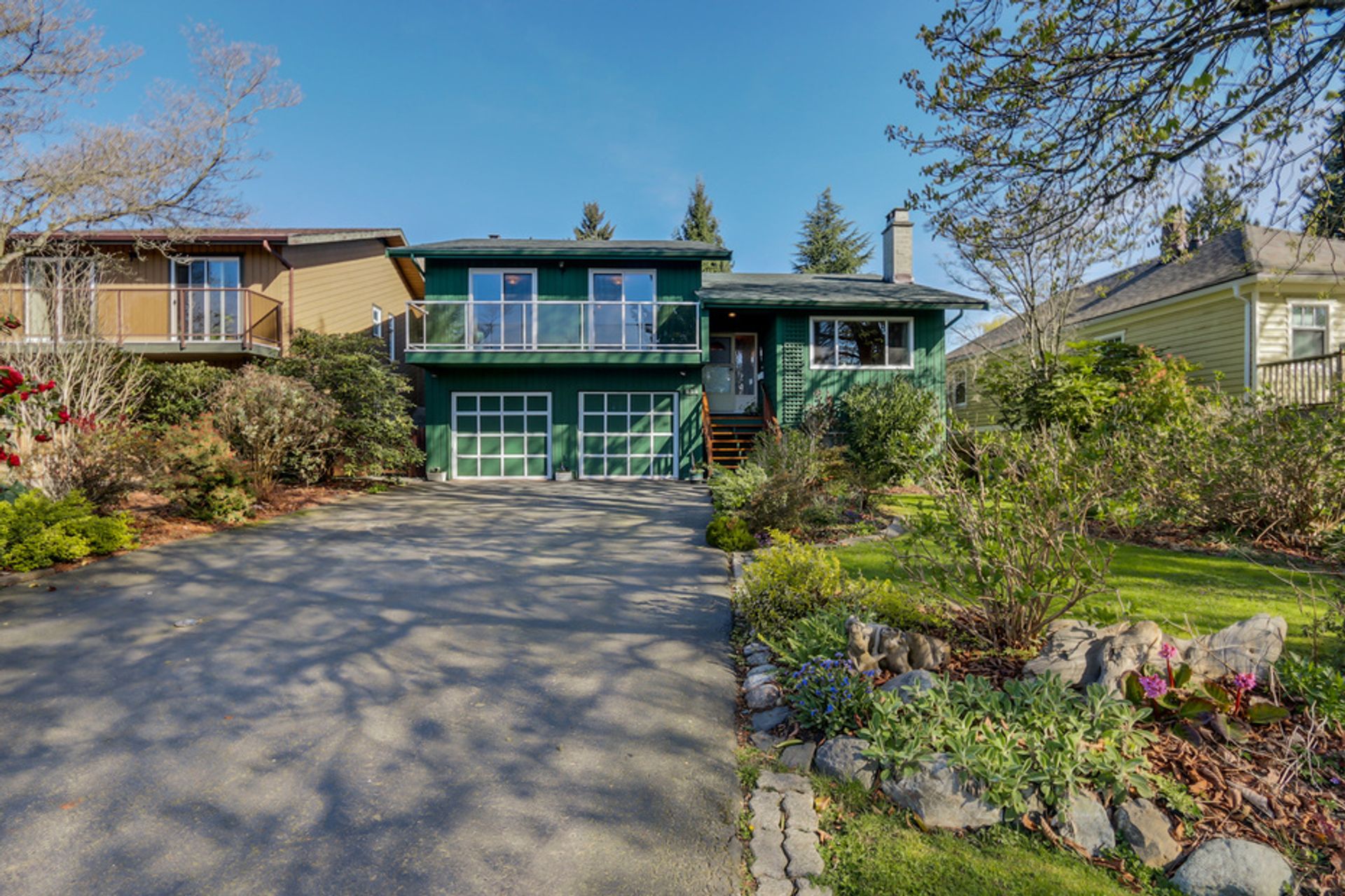 60722 at 854 11th Street E, North Vancouver