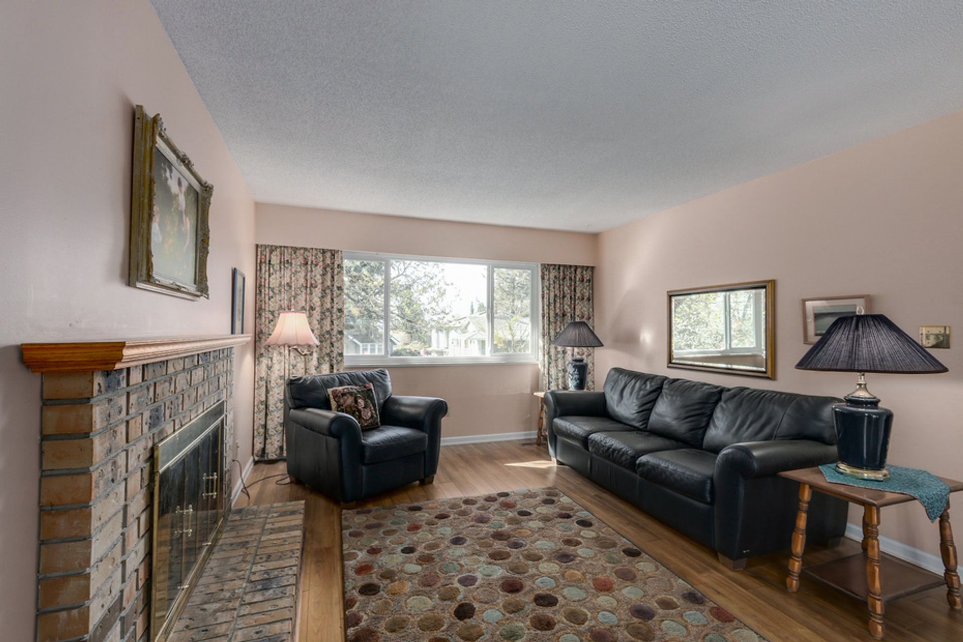 60734 at 854 11th Street E, North Vancouver