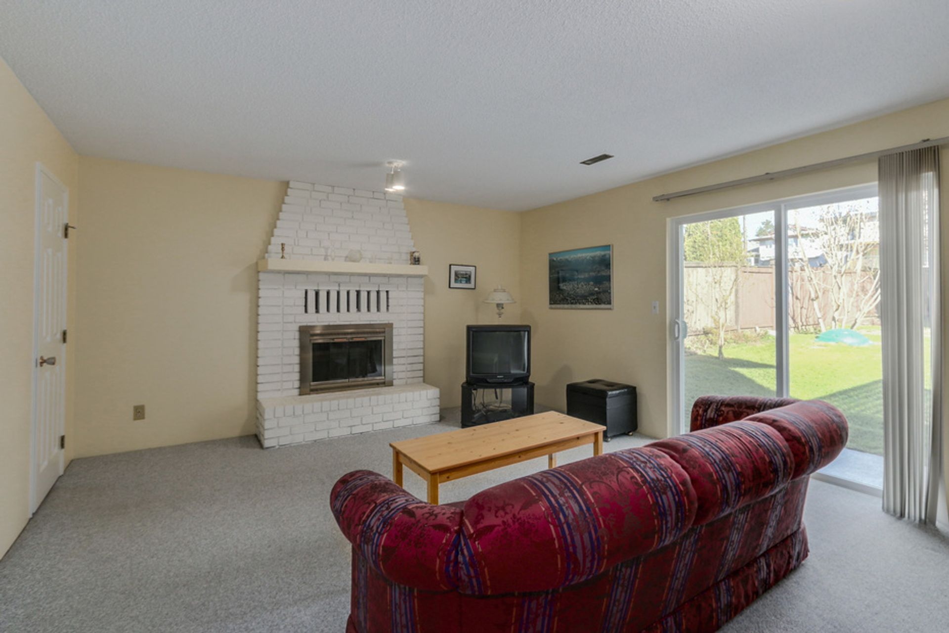 60752 at 854 11th Street E, North Vancouver