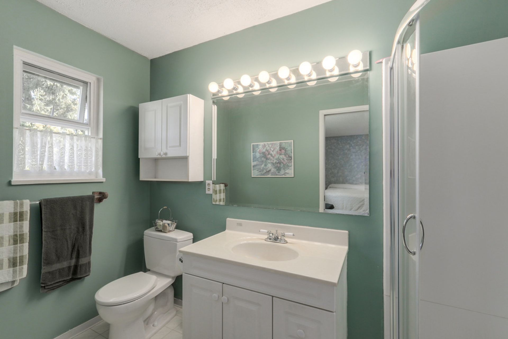 60761 at 854 11th Street E, North Vancouver