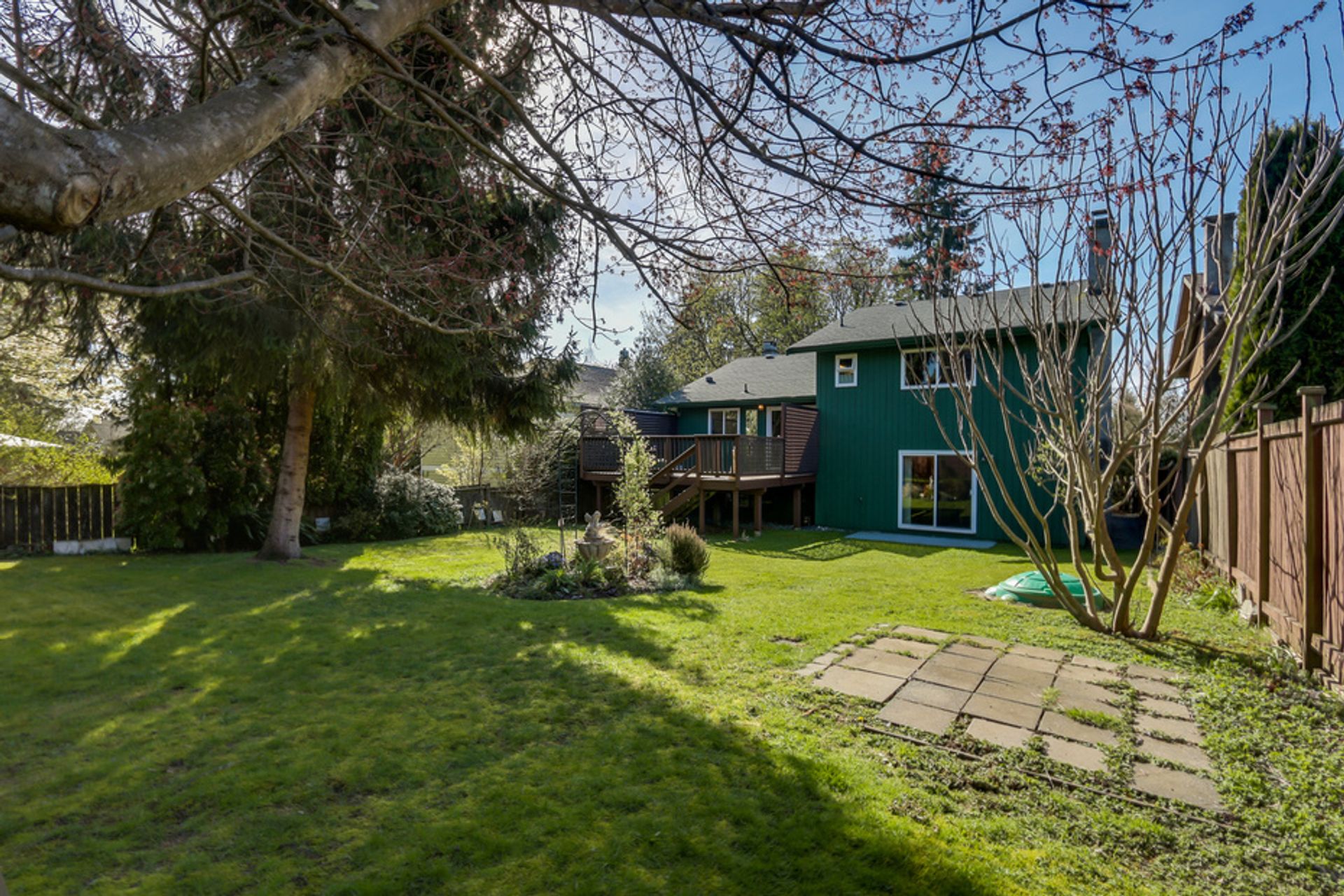 60785 at 854 11th Street E, North Vancouver