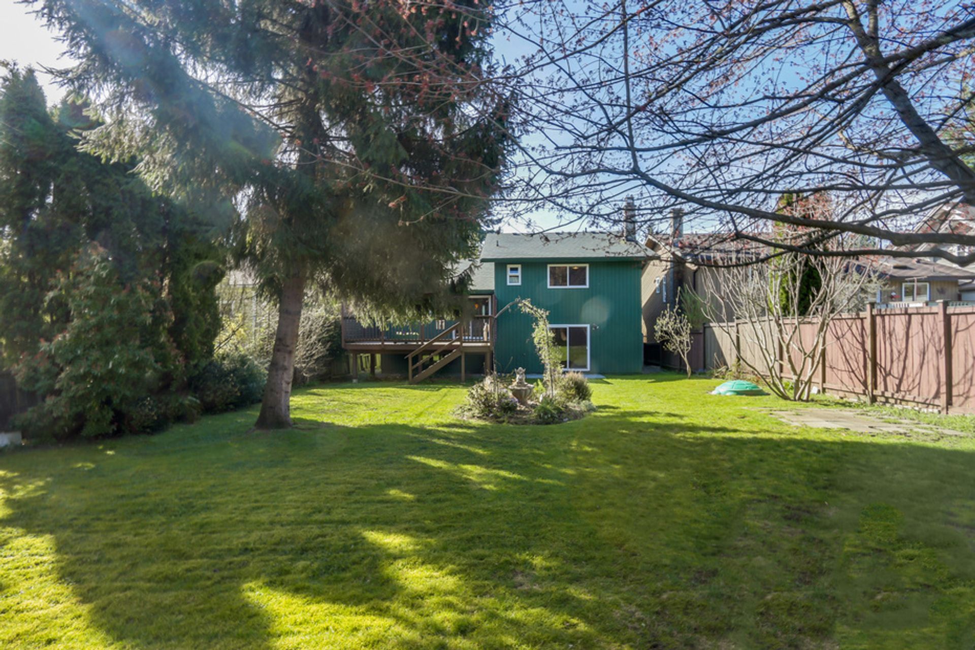 60788 at 854 11th Street E, North Vancouver