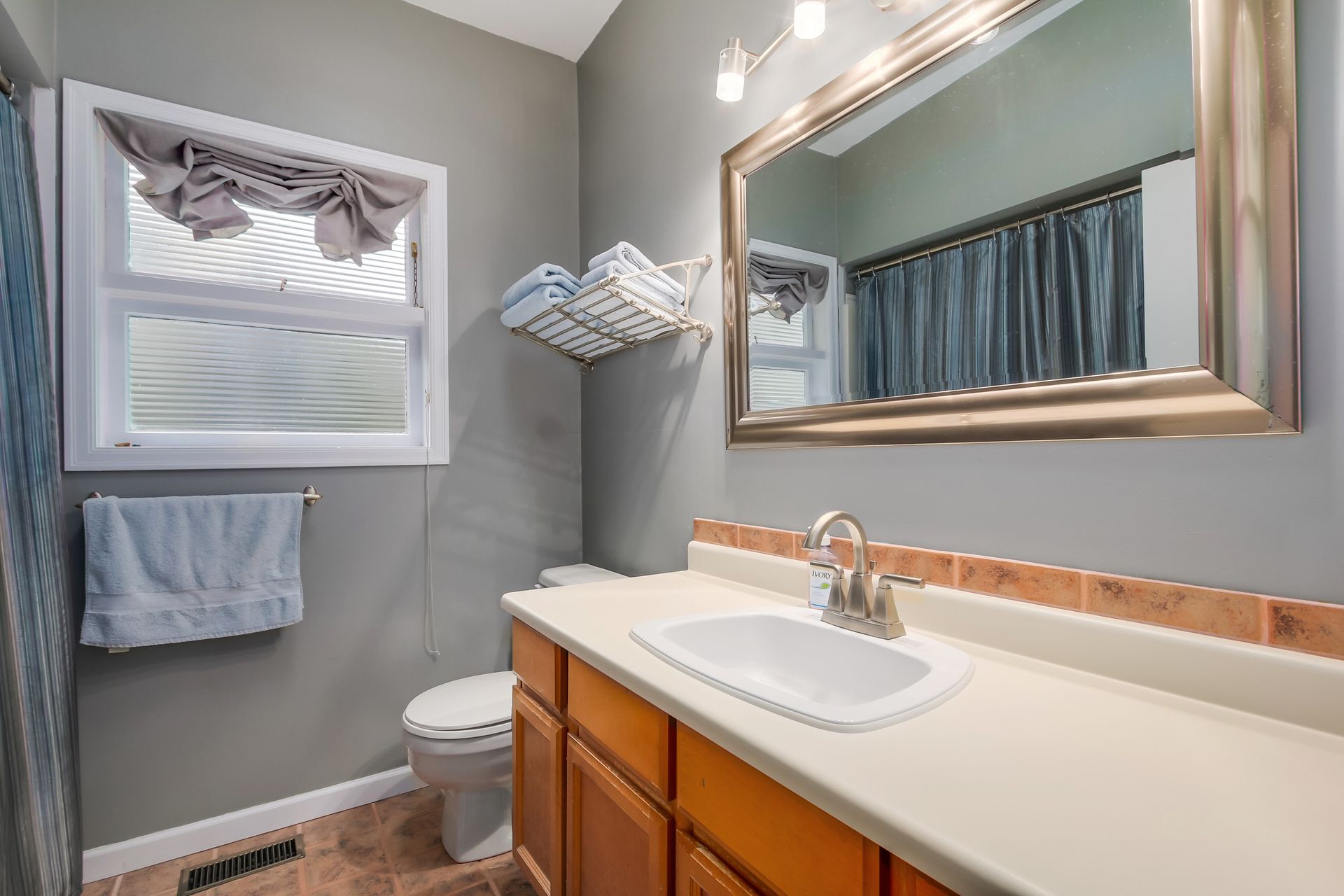 60977 at 851 Prospect Avenue, North Vancouver