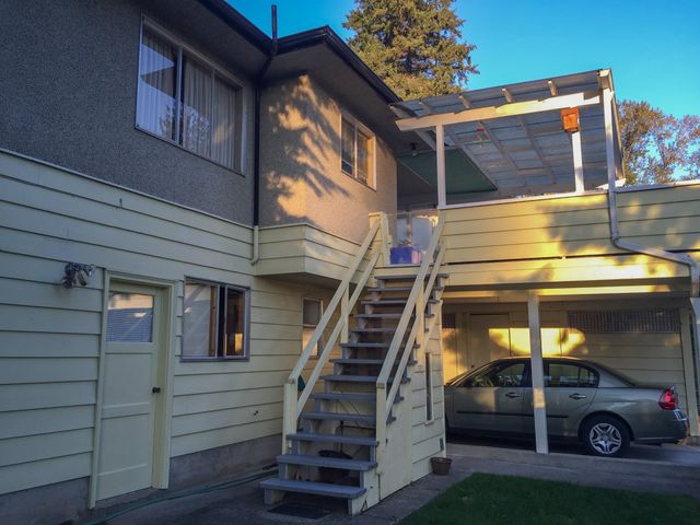 61227 at 727 21st Street W, North Vancouver