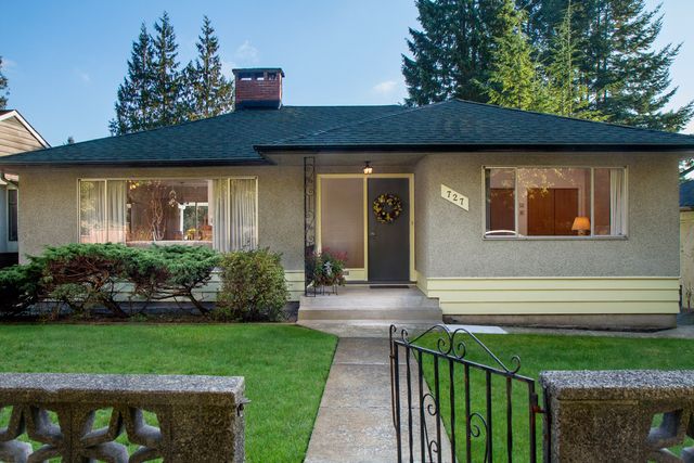 61239 at 727 21st Street W, North Vancouver