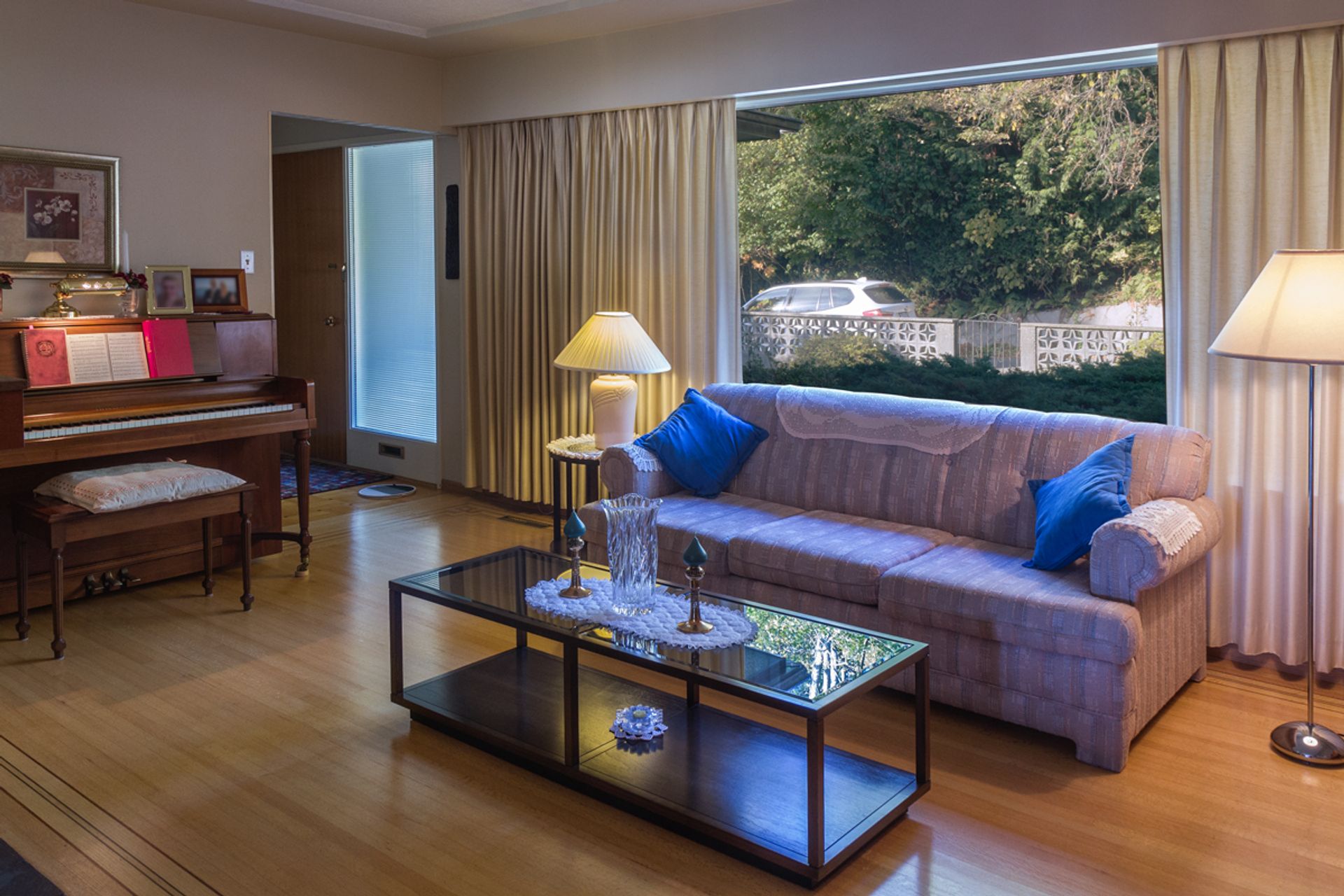 61185 at 727 21st Street W, North Vancouver