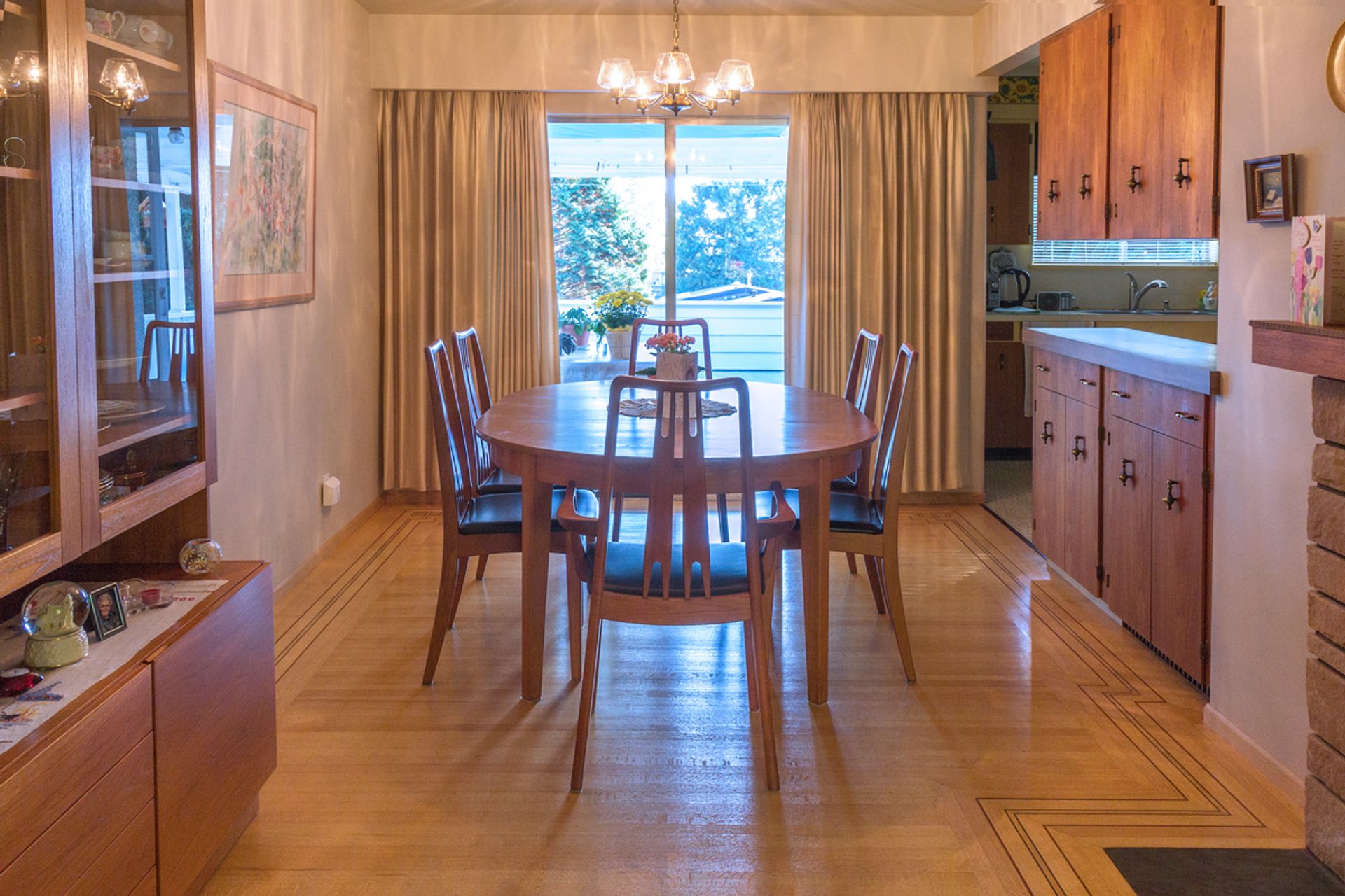 61188 at 727 21st Street W, North Vancouver