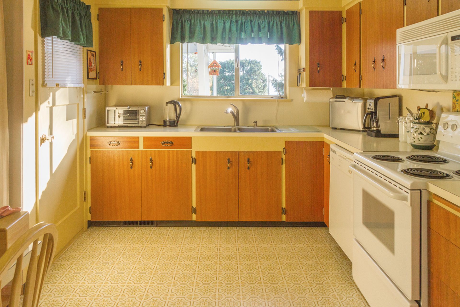 61194 at 727 21st Street W, North Vancouver