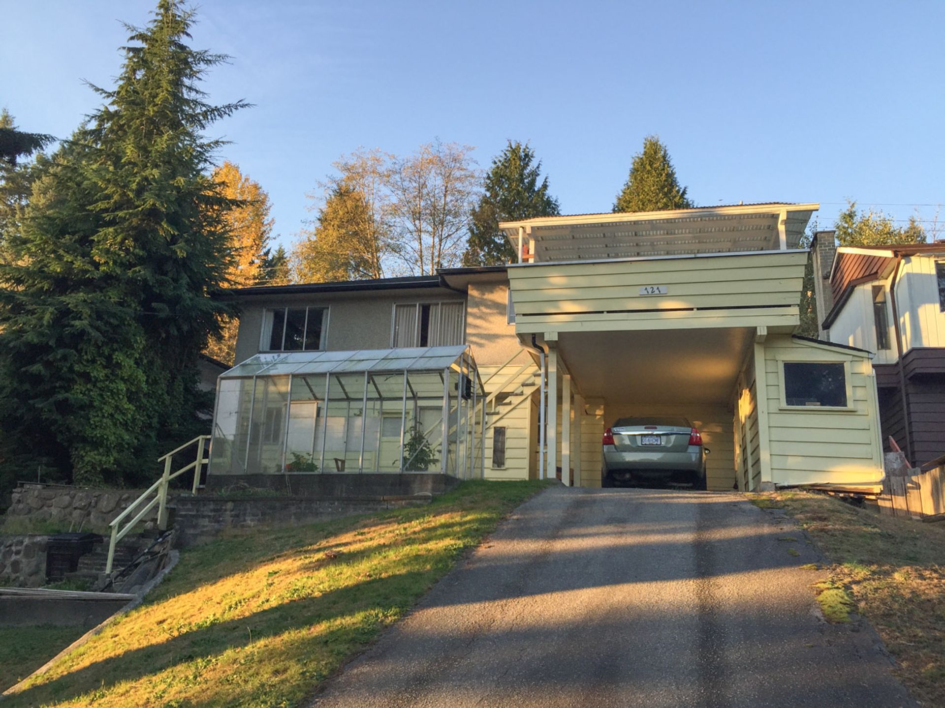 61233 at 727 21st Street W, North Vancouver