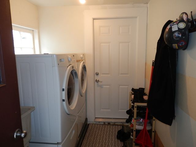 61286 at 231 27th Street E, North Vancouver