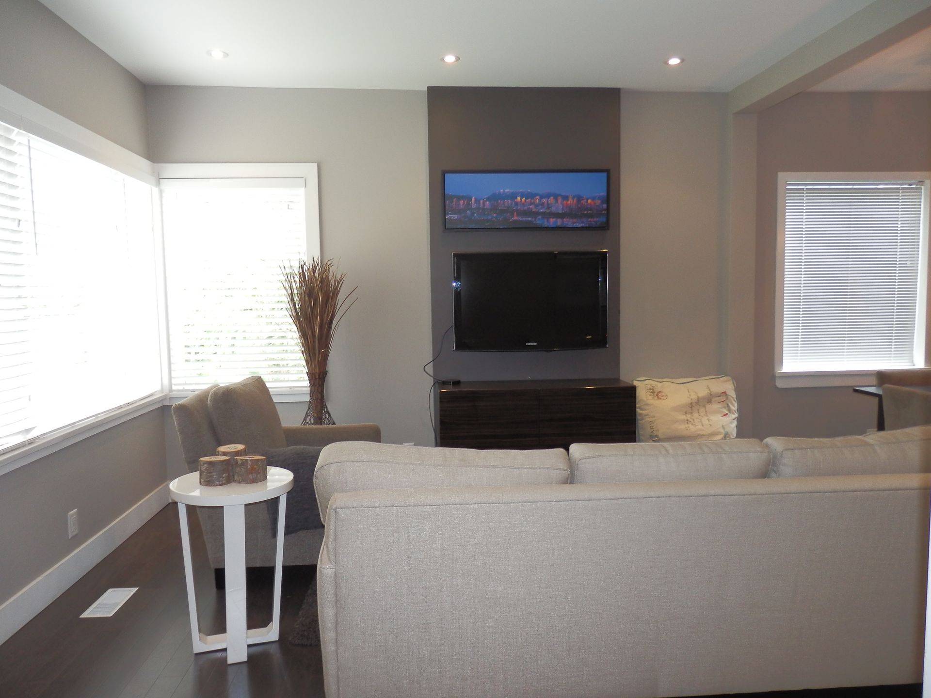 61250 at 231 27th Street E, North Vancouver