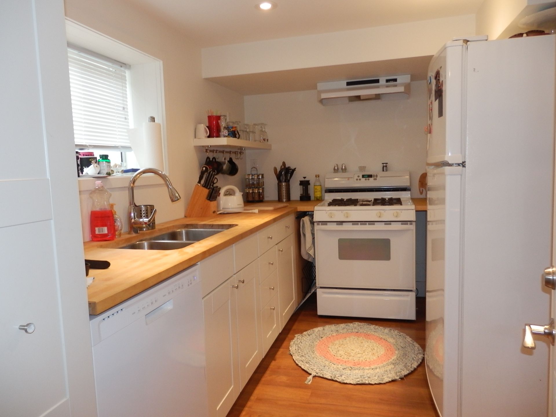 61277 at 231 27th Street E, North Vancouver