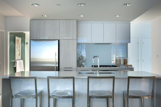 61356 at 902 - 680 Seylynn Crescent, North Vancouver