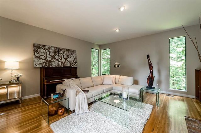 61636 at 3333 Chaucer Avenue, North Vancouver