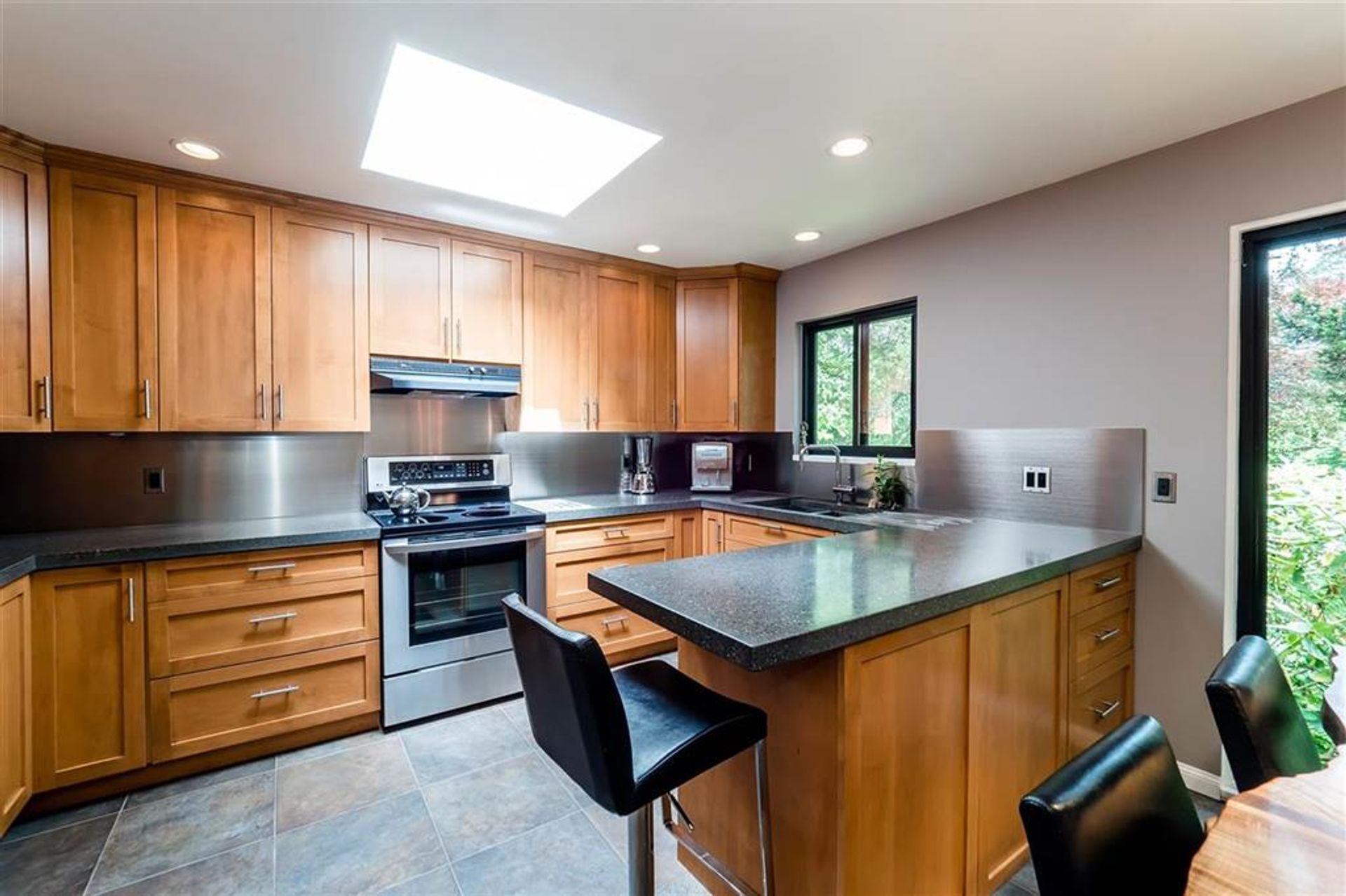 61645 at 3333 Chaucer Avenue, North Vancouver