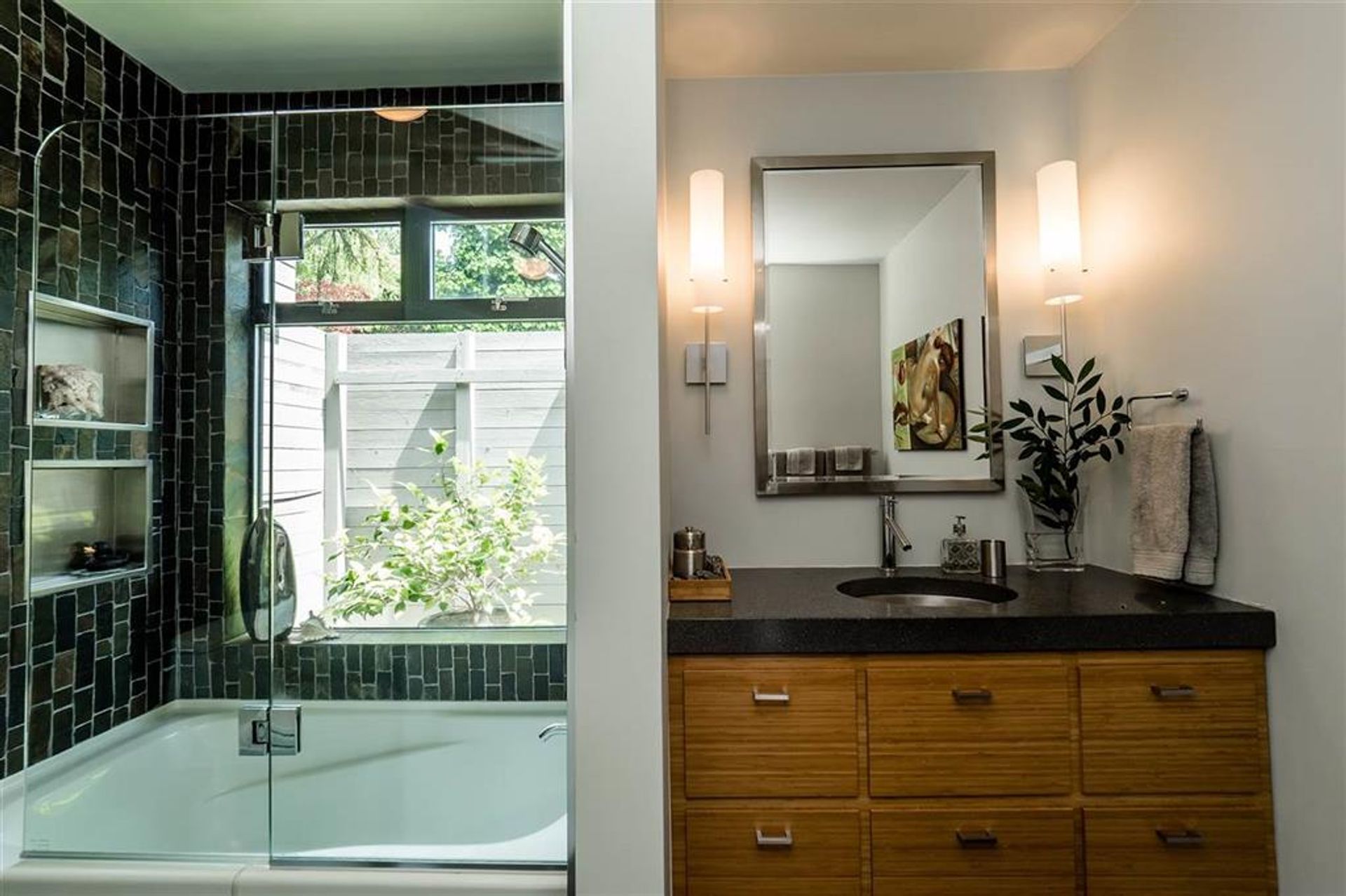 61678 at 3333 Chaucer Avenue, North Vancouver