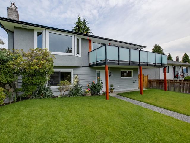 61693 at 828 4th Street E, North Vancouver