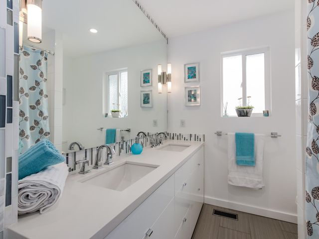 61735 at 828 4th Street E, North Vancouver