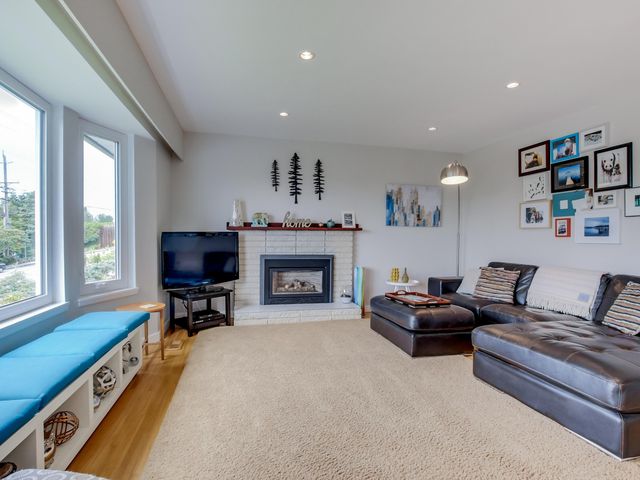 61759 at 828 4th Street E, North Vancouver