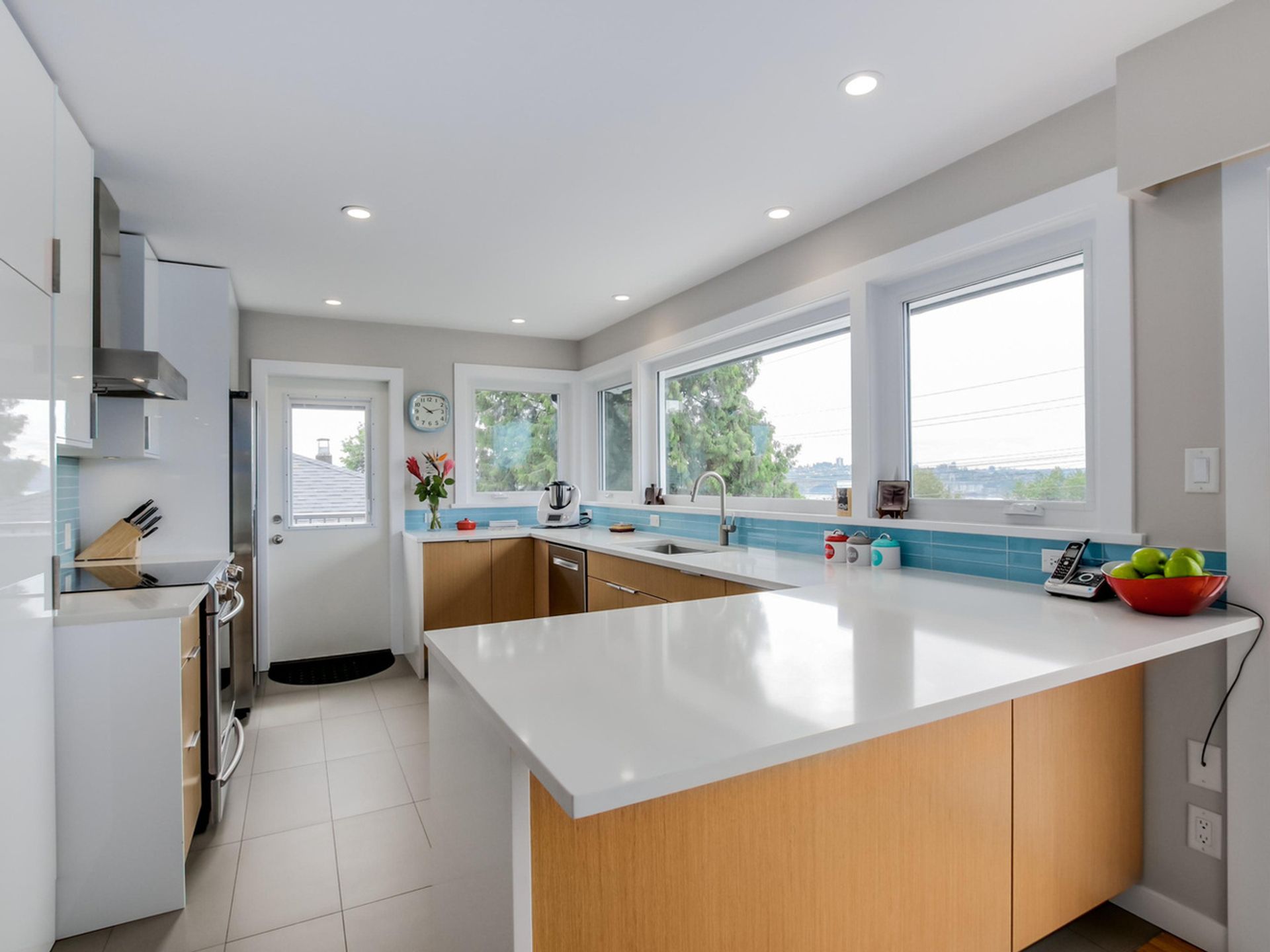 61711 at 828 4th Street E, North Vancouver