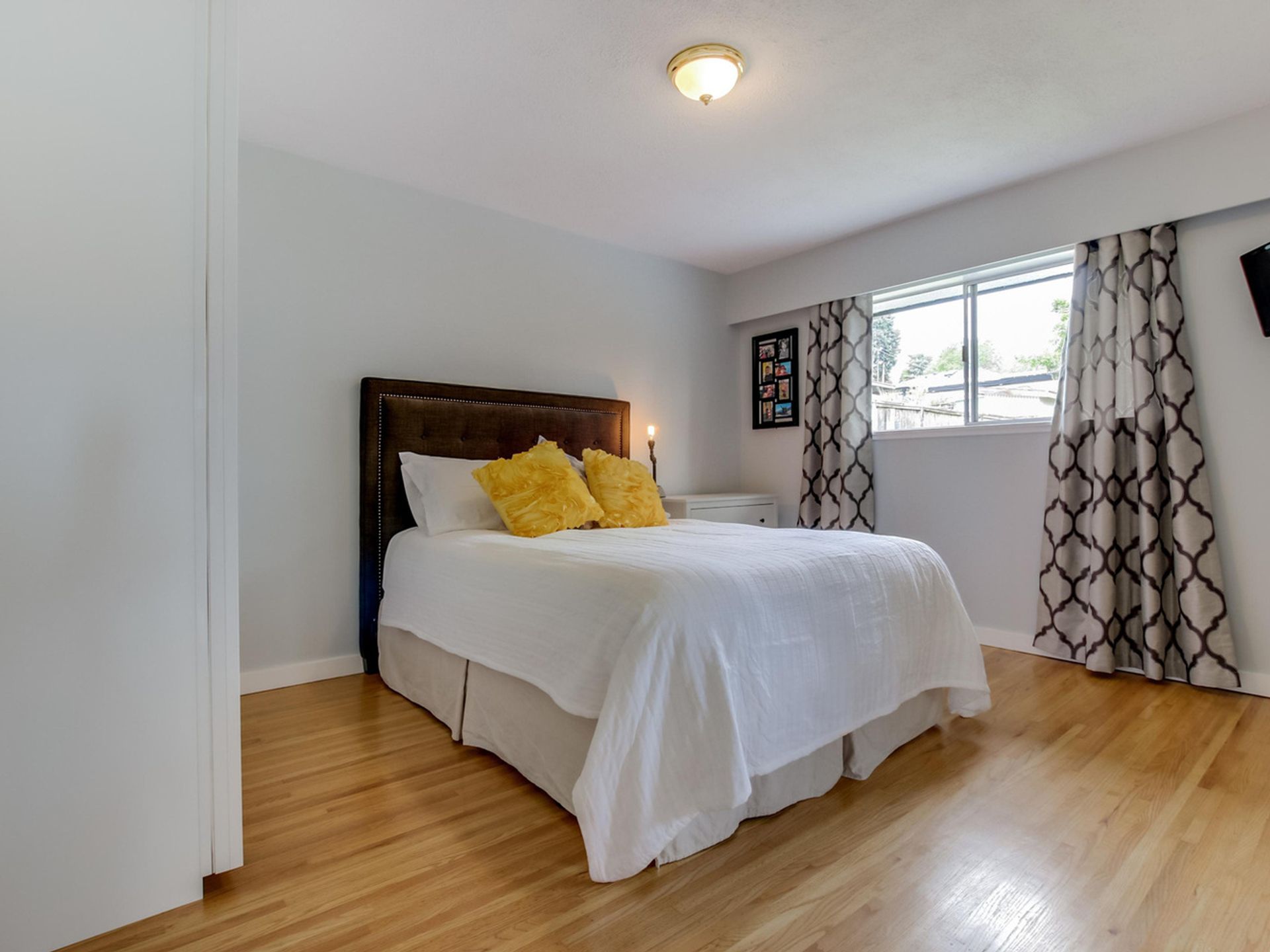 61726 at 828 4th Street E, North Vancouver