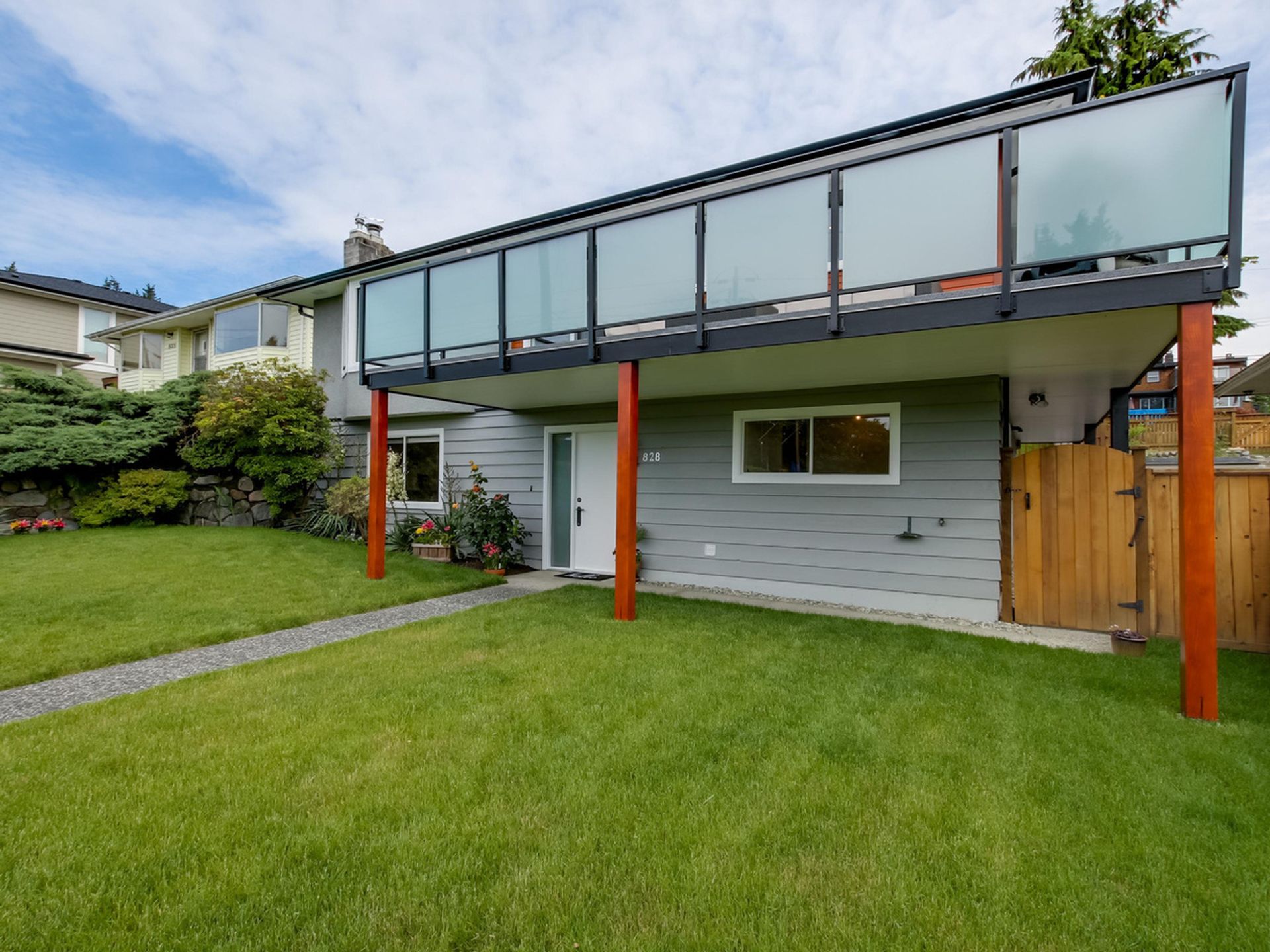 61753 at 828 4th Street E, North Vancouver