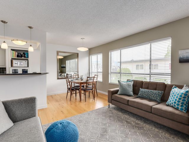 61949 at 321 - 206 15th Street E, North Vancouver