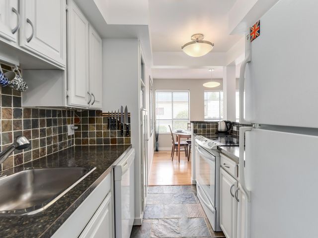 61958 at 321 - 206 15th Street E, North Vancouver