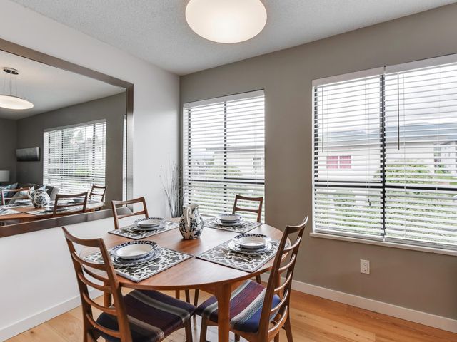 61979 at 321 - 206 15th Street E, North Vancouver